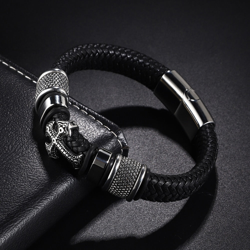 Pulseira de Couro com Crucifixo em Aço Inoxidável