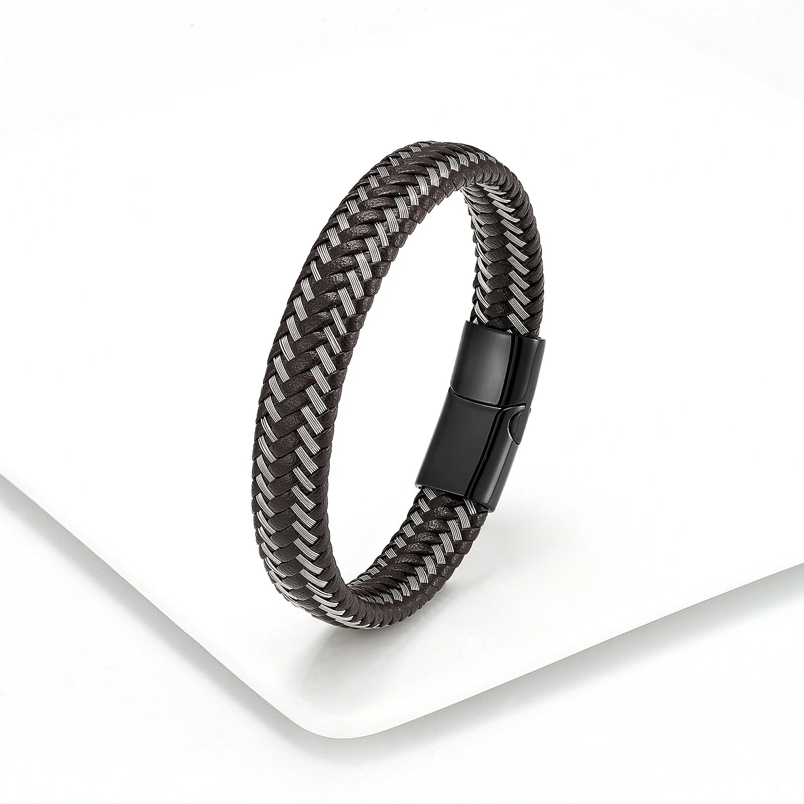 Pulseira Masculina de Couro Trançado com Fecho Magnético