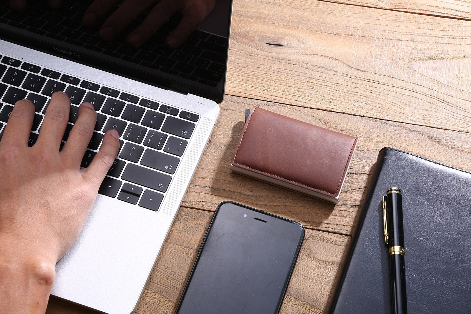 Carteira Masculina Anti-Furto RFID - A Mais Segura do Mundo