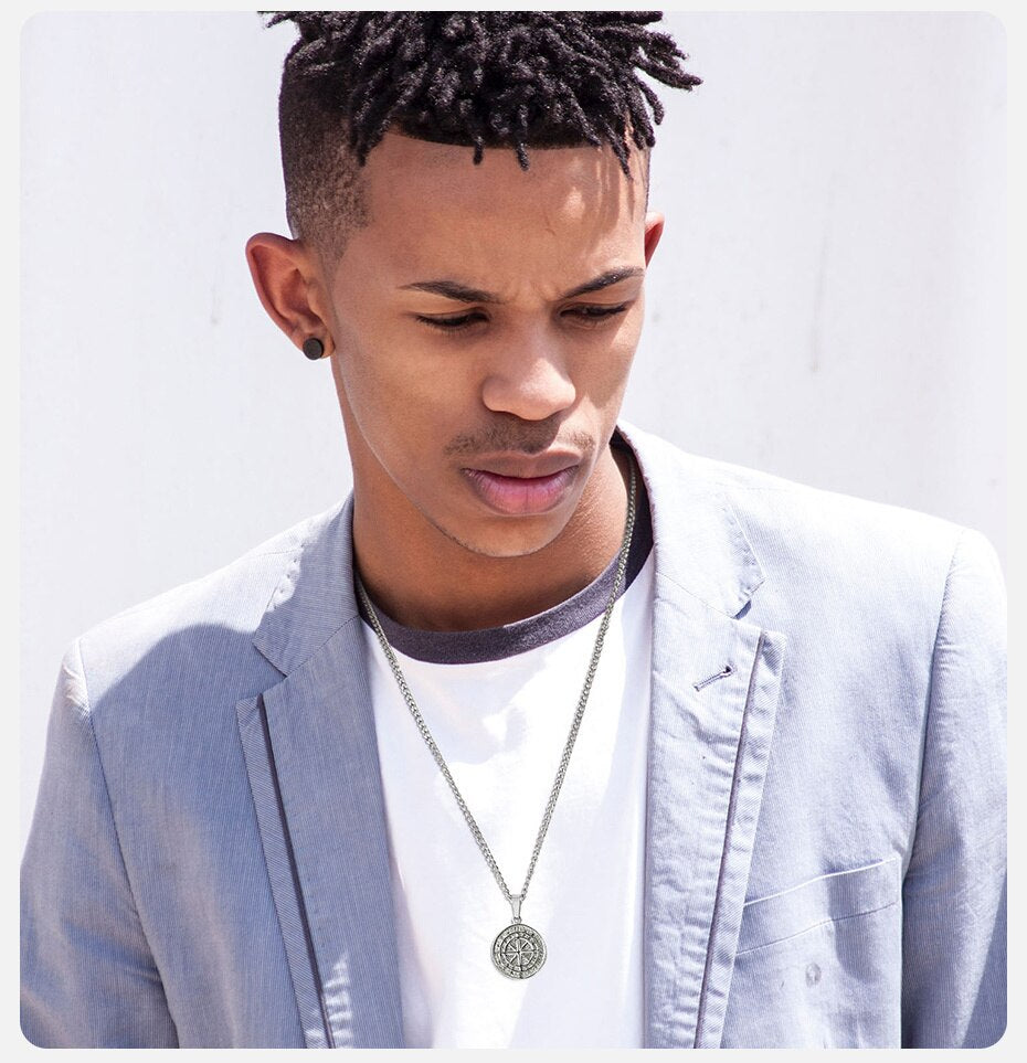 Colar Bússola de Viagem