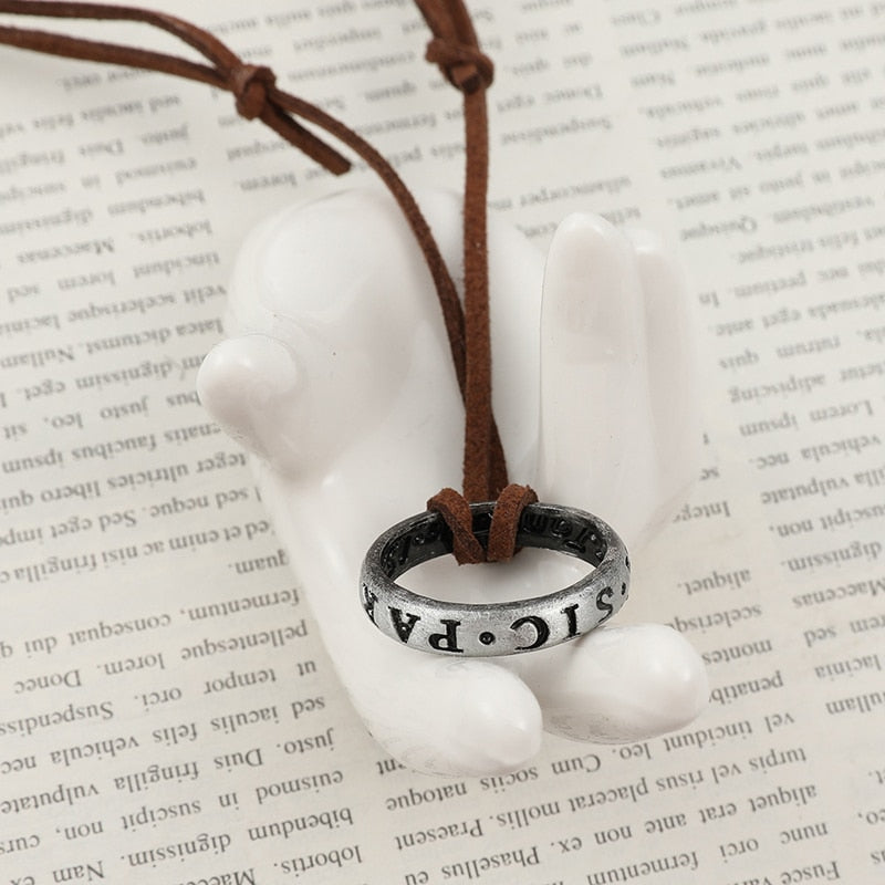 Colar Uncharted: A Jornada de Nathan Drake - Sic Parvis Magna