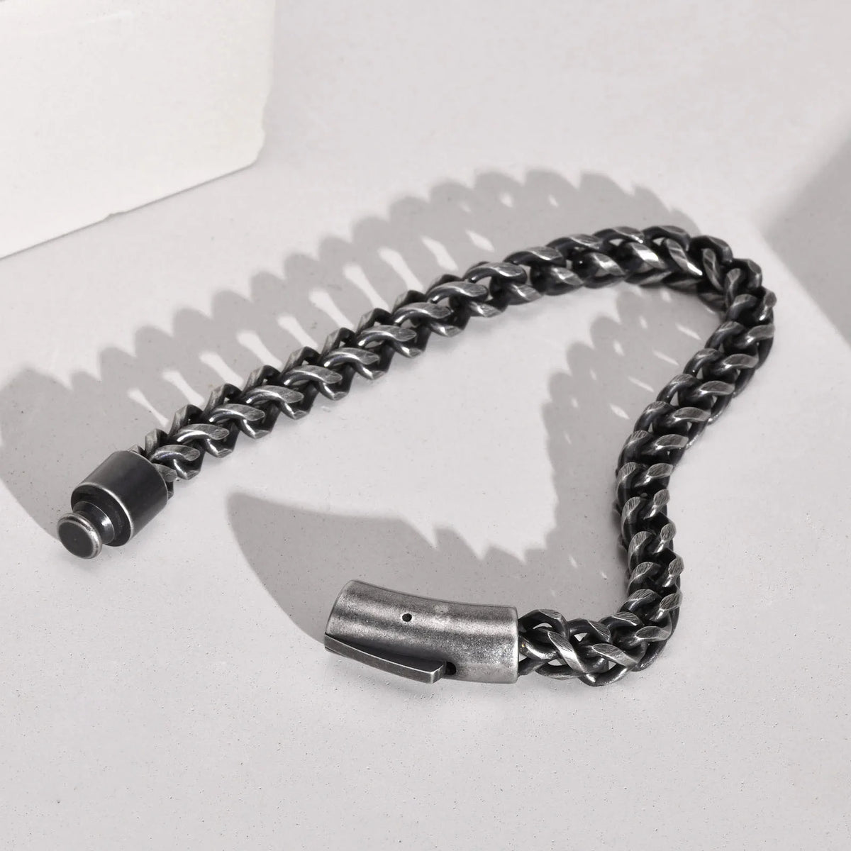 Pulseira Masculina em Aço Inoxidável Elegante e Robusta Estilo Urbano